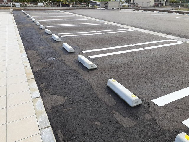 ドゥ・フレールⅠの駐車場|駐車場完備です