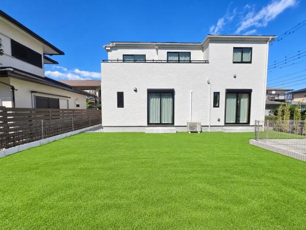 横浜市金沢区釜利谷西６丁目の新築一戸建の庭|広々としたお庭！
ガーデニングや、物置を置いたり、芝を敷くとお庭に雰囲気も変わります！
ゆったりとした生活を満喫♪