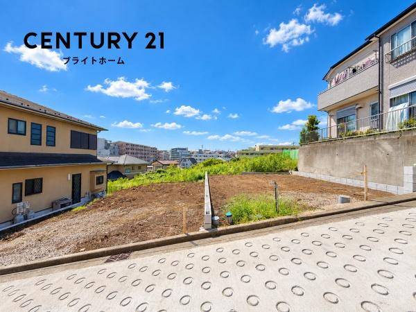横浜市旭区さちが丘の新築一戸建の前面道路含む現地写真|車通りが少ない為、小さなお子様にも安心です。
是非一度、現地へ起こしください。