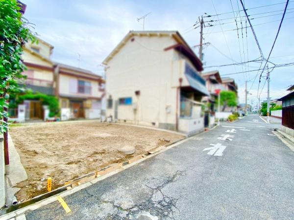 【前面道路含む現地写真】 | 全面道路：幅員約4.0ｍ！前面道路は交通量も少なく、安心してお住まい頂けます!