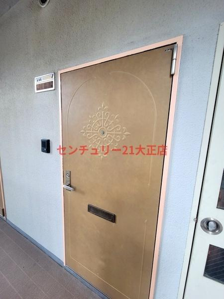 LakiaMaison弁天町の玄関