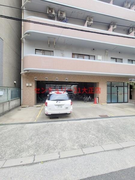 LakiaMaison弁天町の駐車場