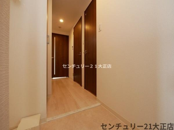 フォーリアライズ弁天町ノビアの玄関