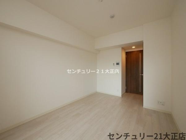 フォーリアライズ弁天町ノビアの洋室