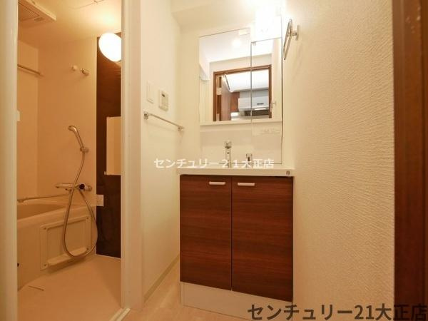 フォーリアライズ弁天町ノビアの洗面所