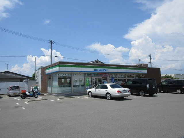 レジデンス・ネオⅢの周辺|ファミリーマートやまざくら通りまで650m