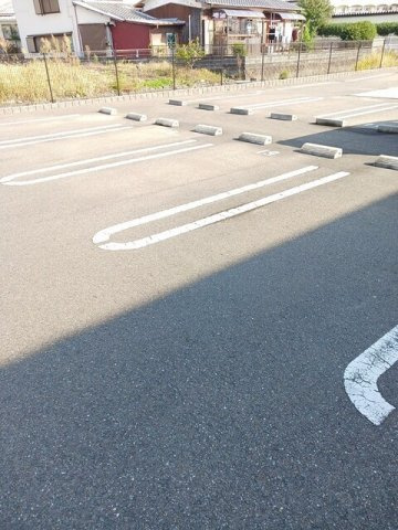 フォレストーリー　Ⅱの駐車場