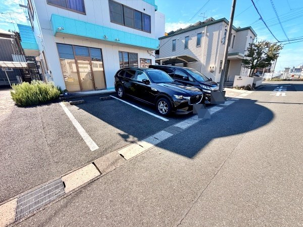 西伊場貸店舗の駐車場