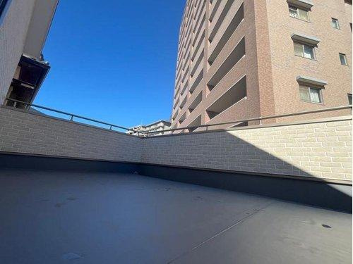 寝屋川市東香里園町中古戸建のバルコニー