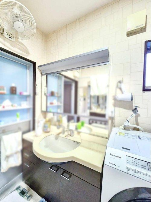 寝屋川市大利町中古戸建の洗面所
