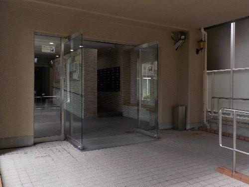 万葉ハイツ小阪菱屋西のエントランス