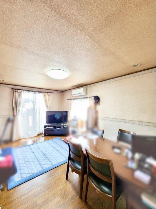 東大阪市鴻池徳庵町　中古戸建の居間・リビング