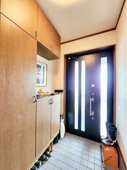 東大阪市鴻池徳庵町　中古戸建の玄関