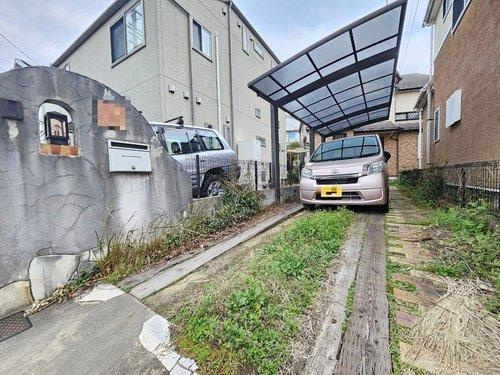 箕面市瀬川1丁目中古戸建の駐車場