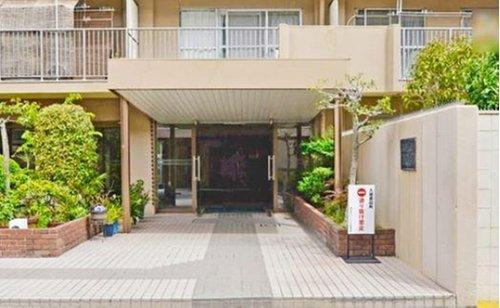春日丘グリーンハイツB棟のエントランス