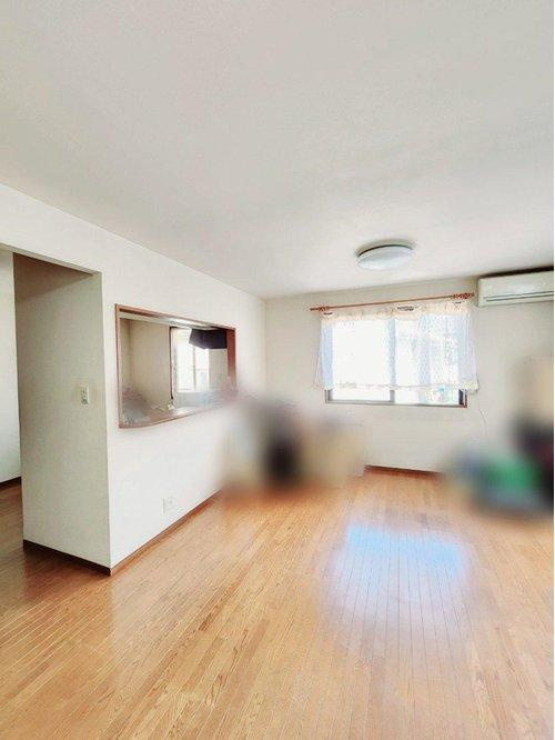 寝屋川市成美町　中古戸建の居間・リビング