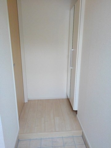 レジデンス　ミモザの玄関