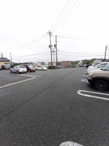 ブリランテピアッツァの駐車場