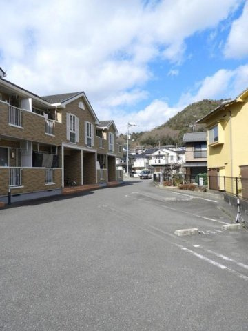 グレンツェン壱番館の駐車場