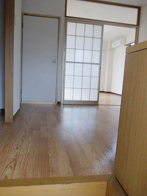 ロ－レルコート月尾の玄関