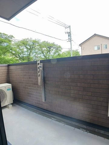 ヒカルサ　小牧田県イーストのバルコニー