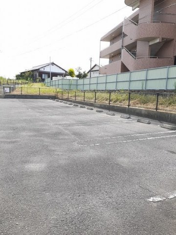 フリーデ　Ｋの駐車場