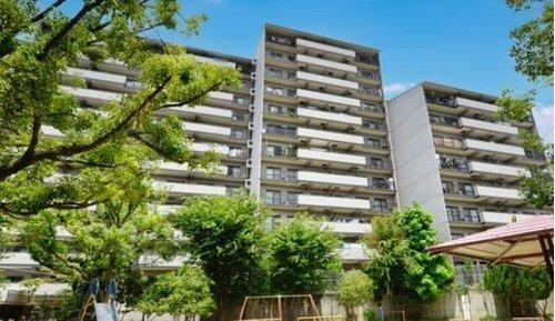 近鉄緑地公園グランドハイツの外観