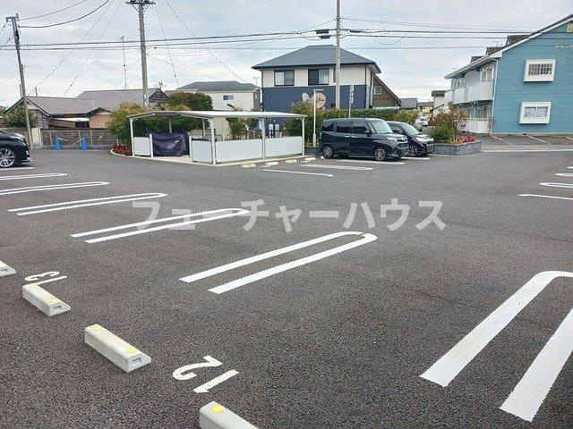 エレガント　ガーデン　Ⅱの駐車場
