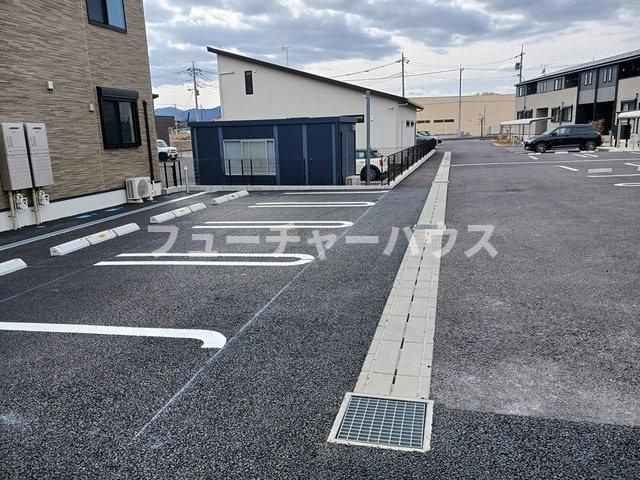 グランドパレスもみの木の駐車場