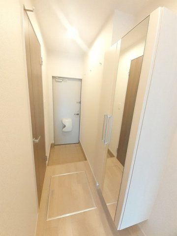 エイミー．パレスの玄関