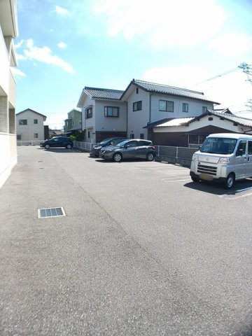 シャーヴィラージュ・Ｋ　Ａの駐車場