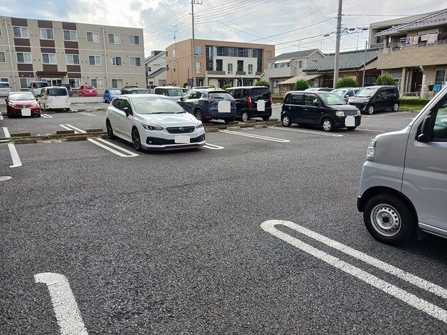 ホワイトヒルズ　ドリーバーデンの駐車場