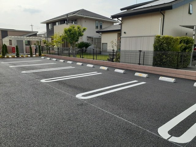 ドマーニ　大利根の駐車場
