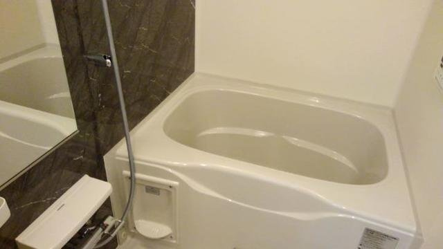 ノイ　グランツの浴室