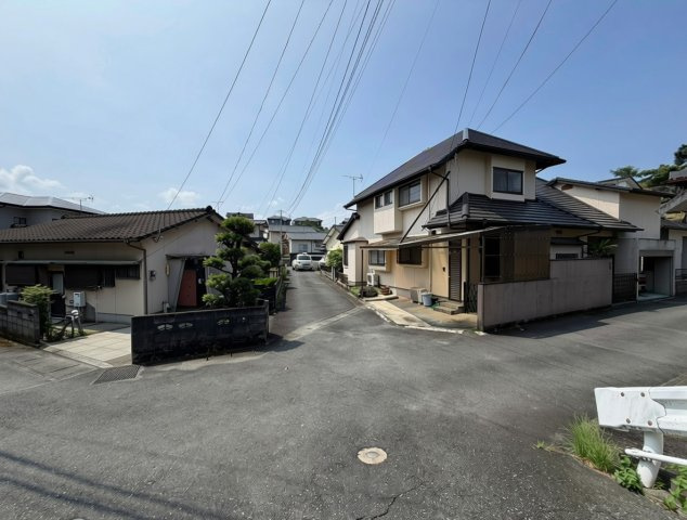 熊本市西区花園５丁目　中古戸建の前面道路含む現地写真