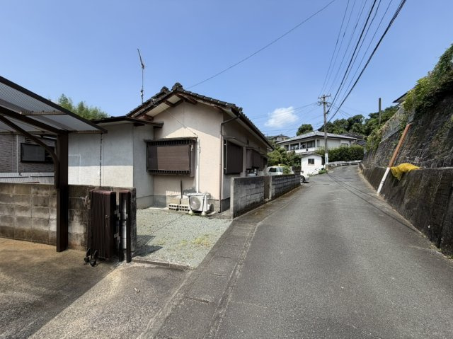 熊本市西区花園５丁目　中古戸建の前面道路含む現地写真