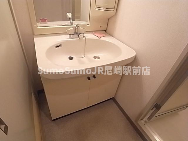 尼崎市武庫之荘２丁目の賃貸マンションの洗面所