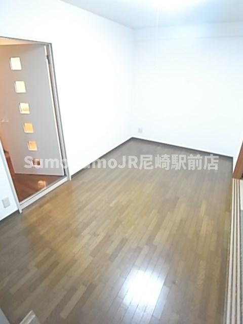 尼崎市武庫之荘２丁目の賃貸マンションの居間・リビング