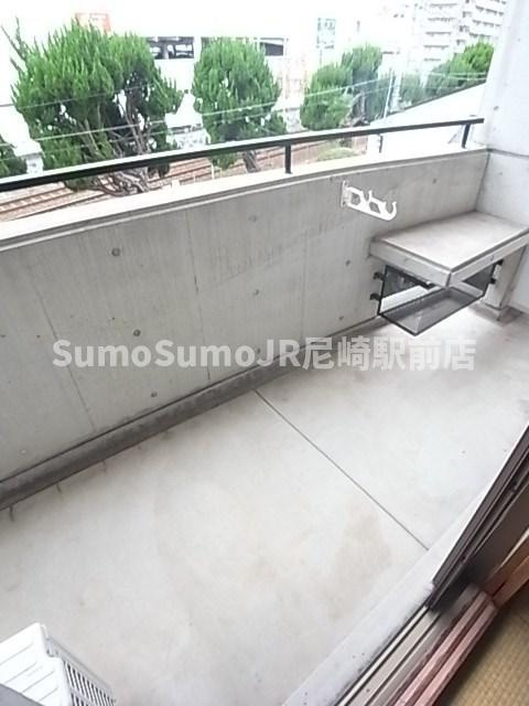 尼崎市武庫之荘２丁目の賃貸マンションのバルコニー