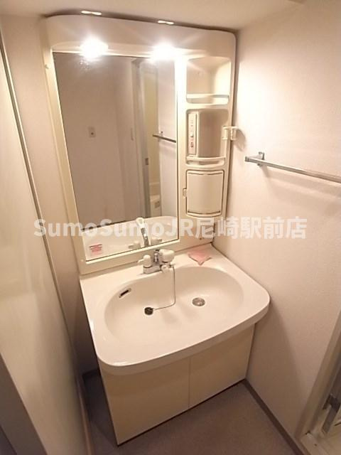 尼崎市武庫之荘２丁目の賃貸マンションの洗面所