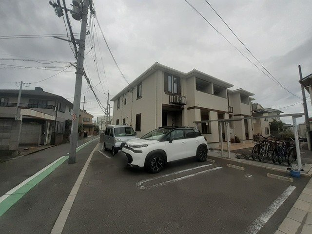 ビータ　プラシードの駐車場