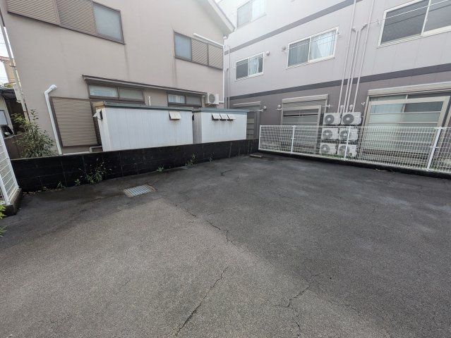 宅建会館　県央の駐車場