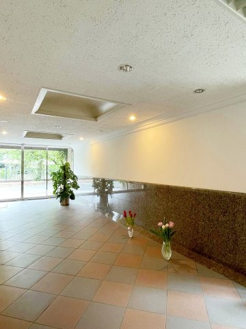バイムフルス白金　Ⅰのロビー