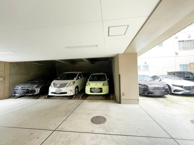 バイムフルス白金　Ⅰの駐車場
