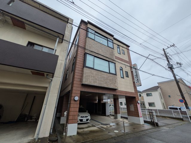 宅建会館　湘南中の外観
