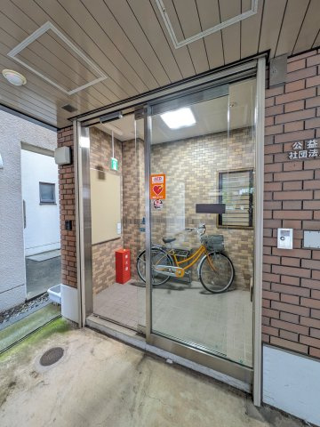 宅建会館　湘南中のエントランス