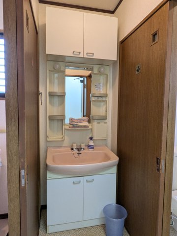 宅建会館　湘南中の独立洗面台
