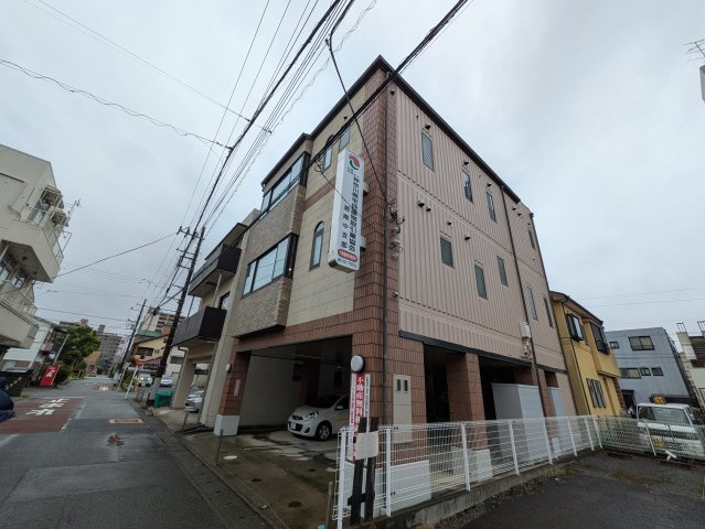 宅建会館　湘南中の外観