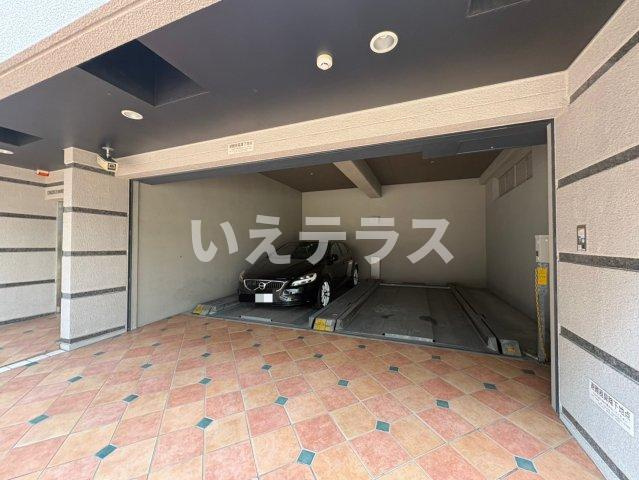 ダイドーメゾン神戸元町の駐車場