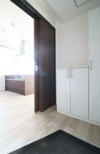 藤沢市菖蒲沢の賃貸マンションの玄関
